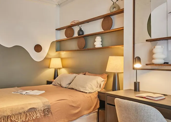 Avina - 3 A Trocadero Apartment